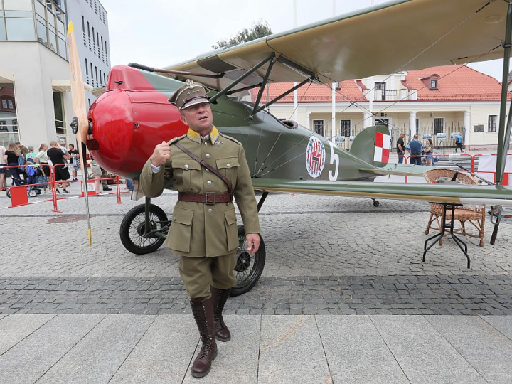 Spacer historyczny i wystawa sprzętu z okresu wojny polsko-bolszewickiej w Białymstoku. 23.08.2020. Fot. PAP/A. Reszko