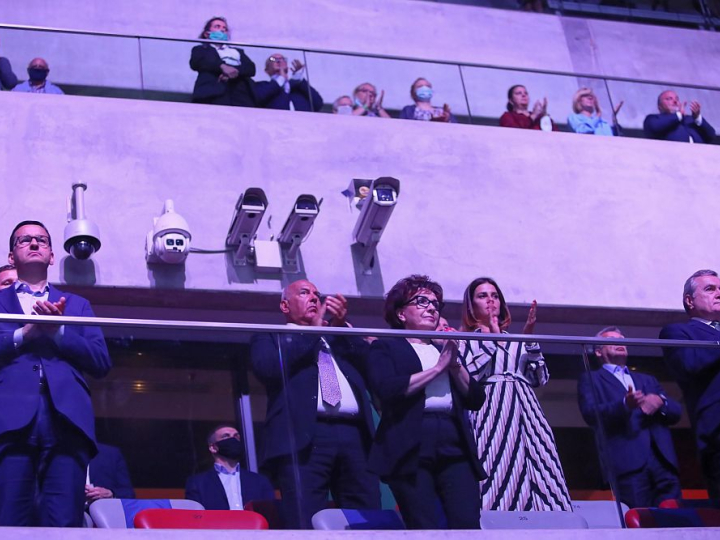 Premier Mateusz Morawiecki (L), wicepremier, minister kultury i dziedzictwa narodowego Piotr Gliński (P), minister finansów Tadeusz Kościński (2L) i marszałek Sejmu Elżbieta Witek (3L) podczas widowiska multimedialnego „1920. Wdzięczni Bohaterom” na PGE Narodowym. Warszawa, 15.08.2020.  Fot. PAP/L. Szymański