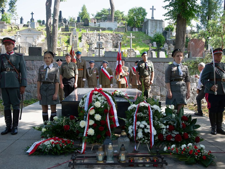 Uroczyste obchody Święta Wojska Polskiego przy Mauzoleum Matki i Serca Syna na Cmentarzu Na Rossie w Wilnie. 15.08.2020. Fot. PAP/V. Doveiko