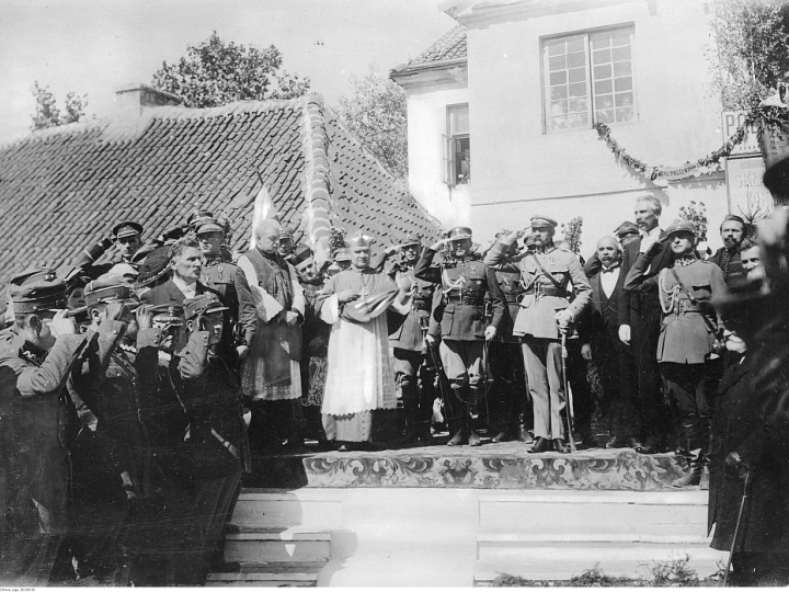 Marszałek Józef Piłsudski odbiera defiladę 42. Pułku Piechoty. Białystok, 21.08.1921. Fot. NAC