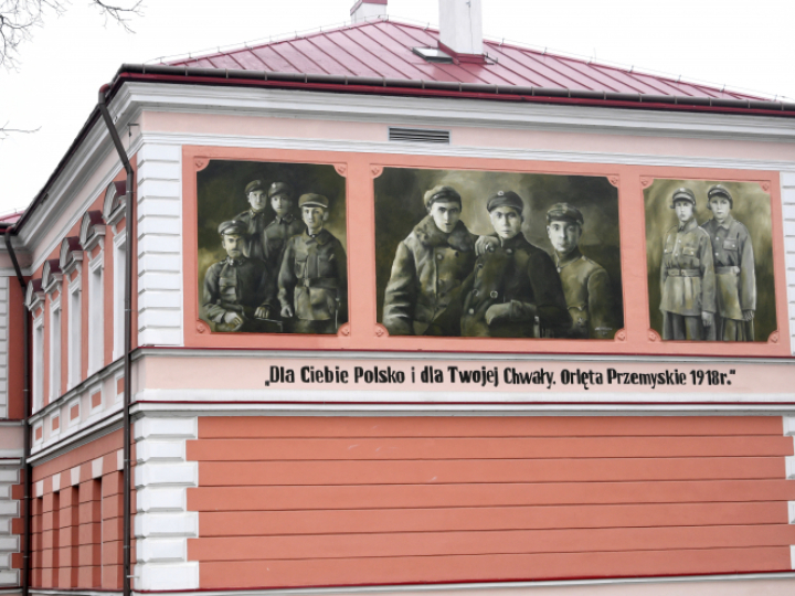 Mural w Przemyślu upamiętniający Orlęta Przemyskie. Fot. PAP/D. Delmanowicz