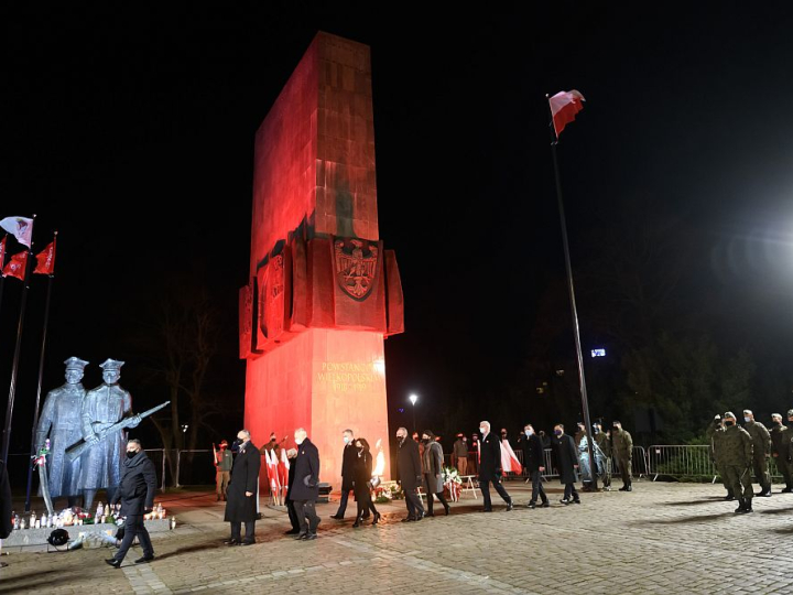 Uroczyste obchody 102. rocznicy wybuchu Powstania Wielkopolskiego przy pomniku Powstańców Wielkopolskich. Poznań, 27.12.2020. Fot. PAP/J. Kaczmarczyk