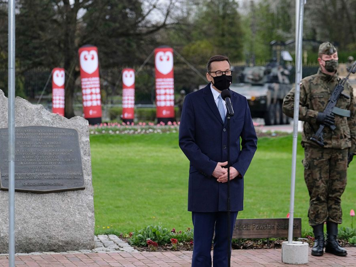 Premier Mateusz Morawiecki podczas przemówienia na Skwere 100-lecia Powstań Śląskich w Parku Śląskim w Chorzowie. Fot PAP/A. Grygiel