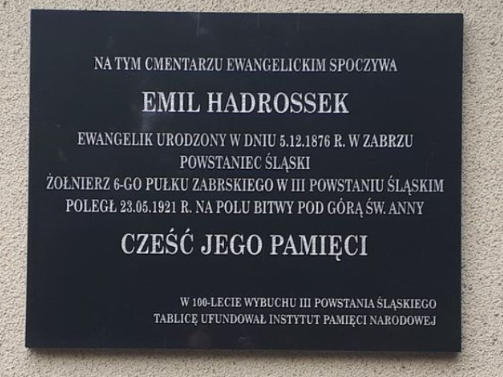 Odsłonięto tablicę upamiętniającą powstańca Emila Hadrosska. Źródło: IPN