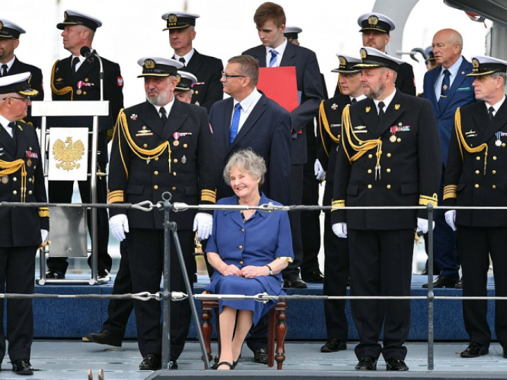 Uroczystość objęcia przez Viridiannę Rey (C) honorowym mecenatem okrętu-muzeum ORP „Błyskawica” w Gdyni. Fot. PAP/A. Warżawa