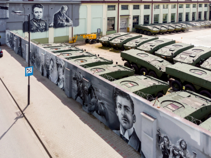 Półkilometrowy mural historyczny dedykowany Powstaniom Śląskim na ul. Powstańców w Siemianowicach Śląskich. Fot. PAP/A. Grygiel