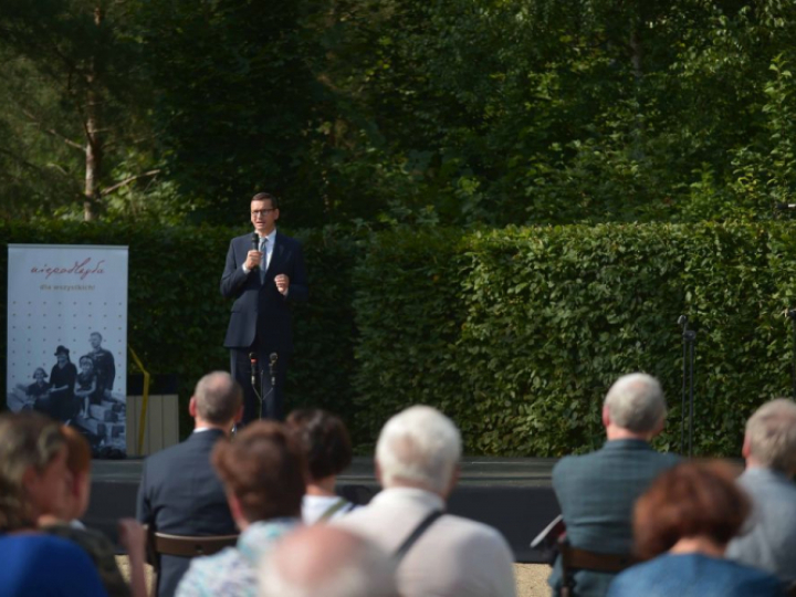 Premier Mateusz Morawiecki podczas wizyty w Muzeum Józefa Piłsudskiego w Sulejówku. Fot. PAP/M. Obara