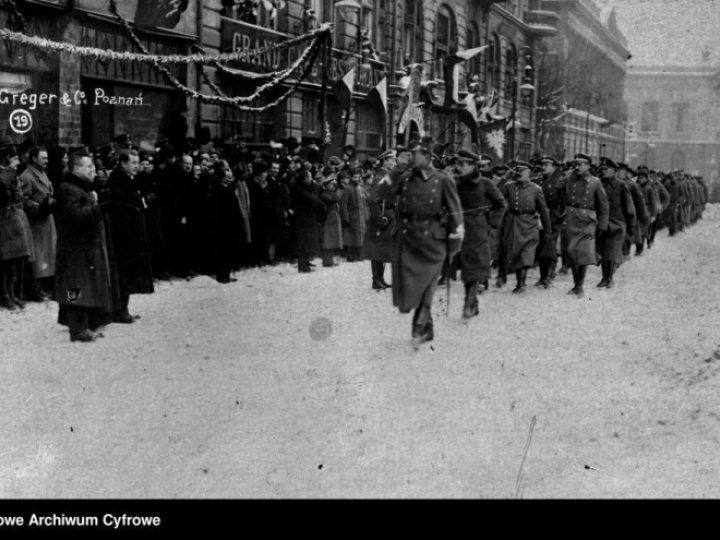 Uroczystość zaprzysiężenia wojsk powstańczych i wręczenie sztandaru 1 Dywizji Strzelców Wielkopolskich. Poznań, 26.01.1919. Fot. NAC