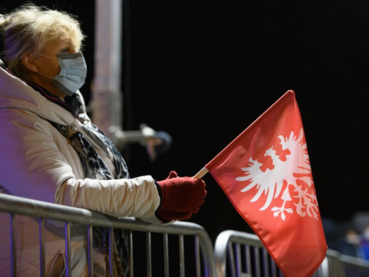 Obchody 102. rocznicy wybuchu Powstania Wielkopolskiego przy pomniku Powstańców Wielkopolskich w Poznaniu. Fot. PAP/J. Kaczmarczyk