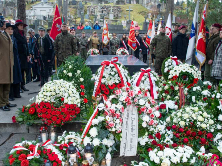 Centralne uroczystości z okazji Narodowego Święta Niepodległości na Rossie, przy mauzoleum Józefa Piłsudskiego. Wilno, 11.11.2022. Fot. PAP/V. Doveiko