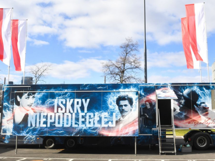 Warszawa, 27.02.2023. Premiera projektu „Iskry Niepodległej”, na terenie Dowództwa Garnizonu Warszawa. Fot. PAP/R. Pietruszka 