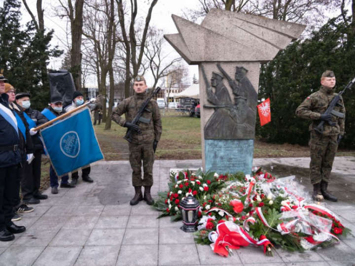 Uroczystość oddania hołdu powstańcom wielkopolskim w 103. rocznicę zdobycia lotniska Ławica. Poznań, 06.01.2022. Fot. PAP/J. Kaczmarczyk