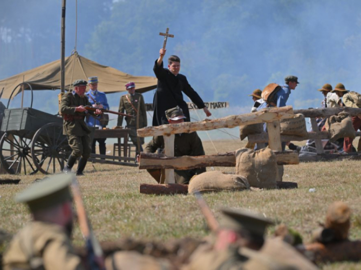 Rekonstrukcja bitwy pod Ossowem. 15.08.2024. Fot. PAP/P. Piątkowski